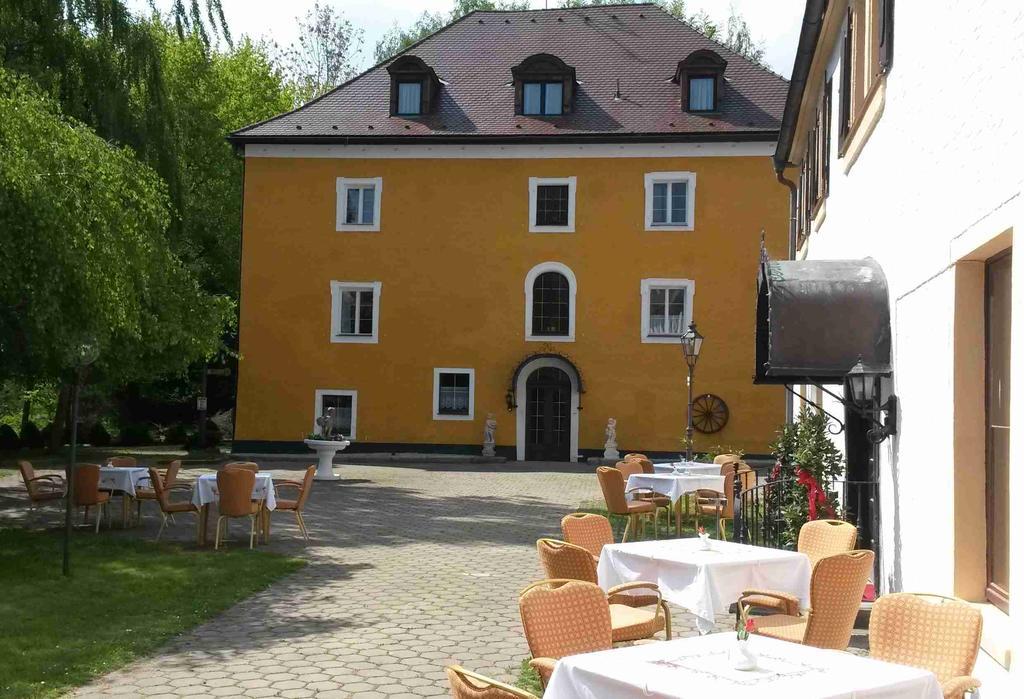 Hotel Schloss Fuchsmuehl Exterior photo